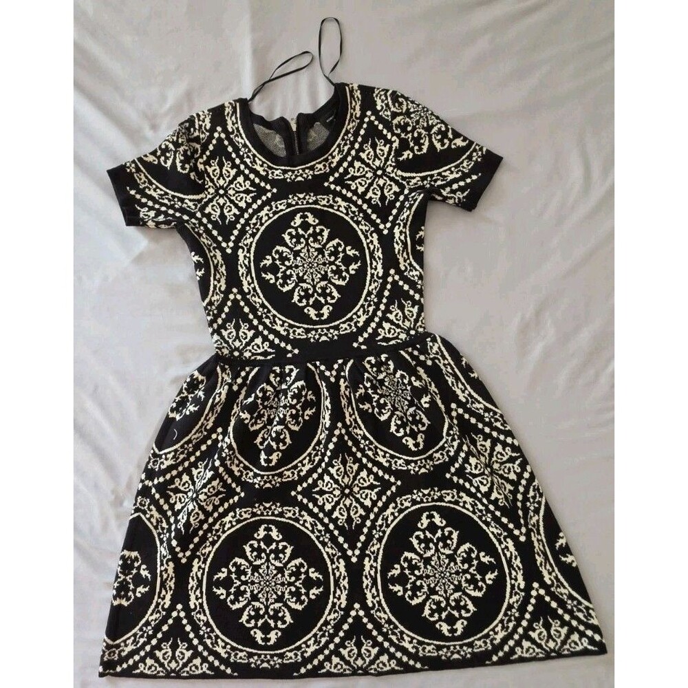 Women's Romeo + Juliet Couture Gray Black Damask Knit Sweater Dress Size Small